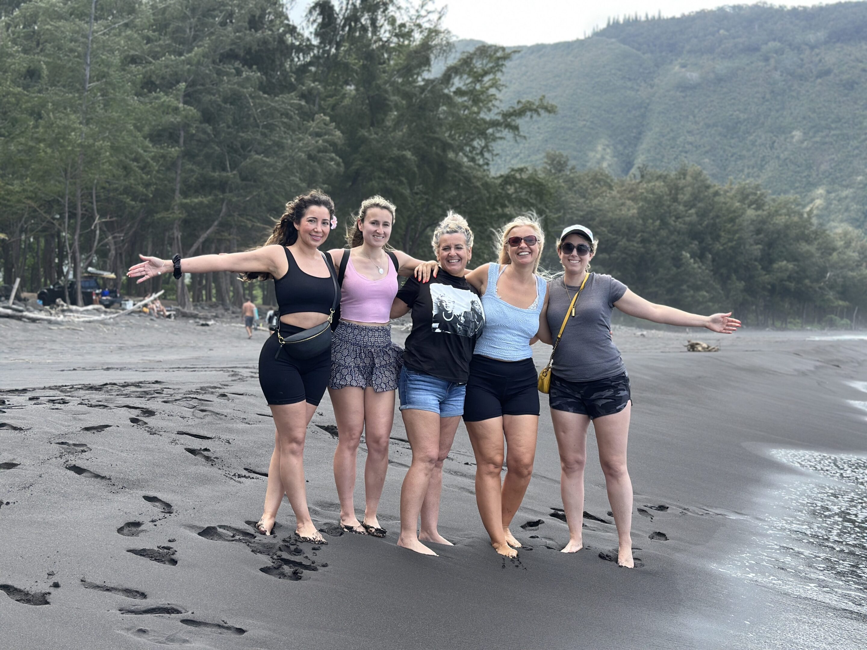5 friends at the beach